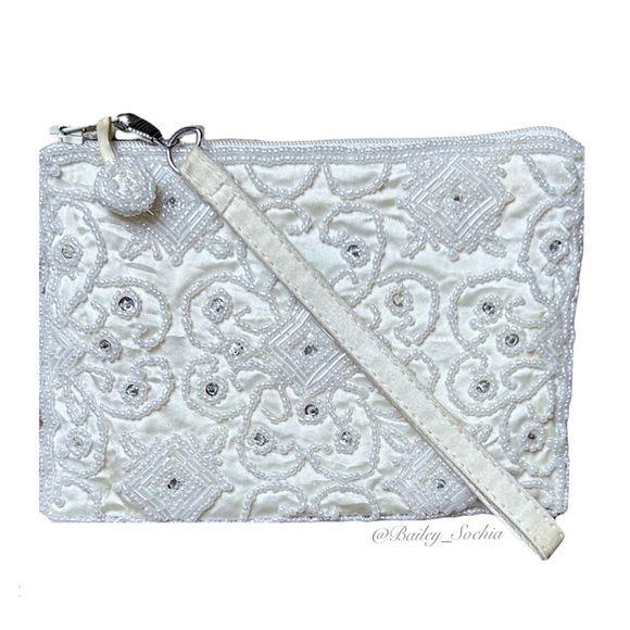 Marshall Fields INDEED Beaded Coin Purse / Wristlet - Picture 1 of 7